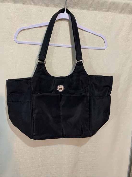 Le club Handbags - Black Tote with Exterior Pockets b3/48